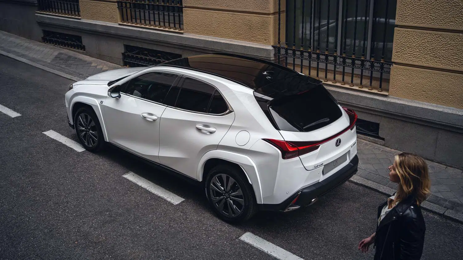 Lexus-UX-250h-2023-2