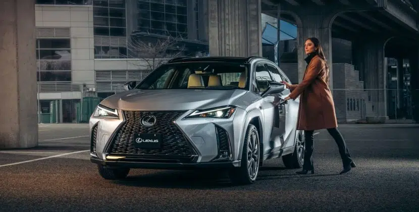 lexus-2025-ux-300h-fsport-design-iridium-black-roof-front-left-m