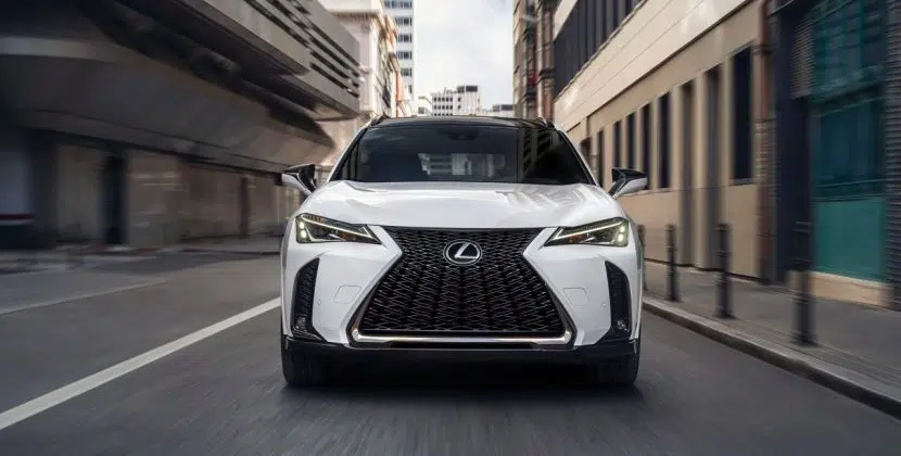 lexus-2025-ux-300h-fsport-design-ultra-white-black-roof-front-m