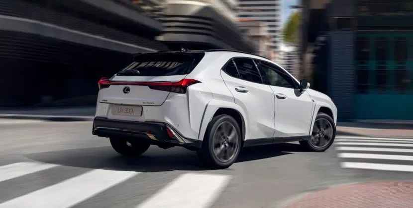 lexus-2025-ux-300h-fsport-design-ultra-white-black-roof-rear-m