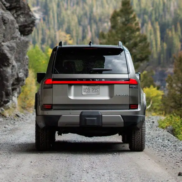 lexus-2025-gx-550-overtrail-atomic-silver-black-roof-rear-m