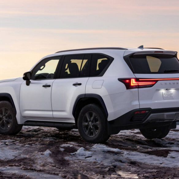 lexus-2026-gallery-lx-700h-overtail-plus-eminent-white-pearl