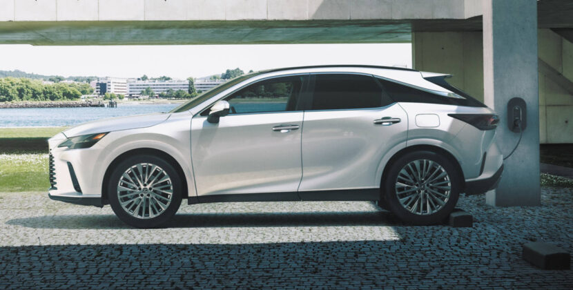 lexus-2026-gallery-rx450h-plus-executive-eminent-white-pearl