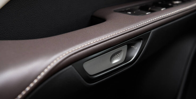 lexus-2026-gallery-rx450h-plus-executive-peppercorn-digital-latch