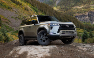 lexus-2026-gx-550-overtrail-atomic-silver-black-roof-l