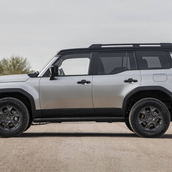 lexus-2026-gx-550-overtrail-atomic-silver-black-roof-profile-l