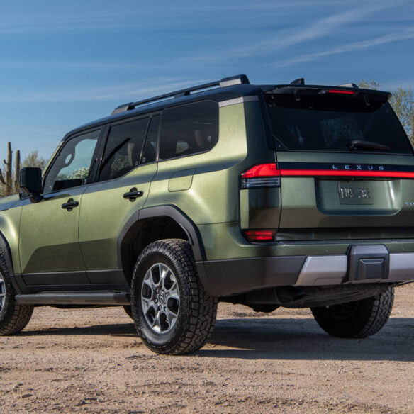 lexus-2026-gx-550-overtrail-nori-green-pearl-black-roof-l