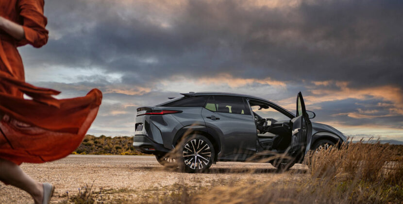 lexus-2026-rz-450e-luxury-cloudburst-grey-right-profile