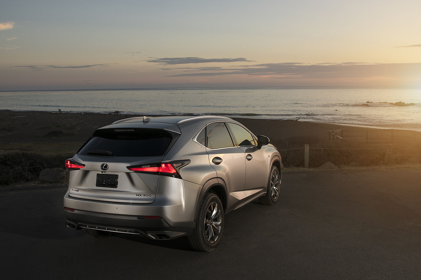 Lexus NX 300h 2021 vs Toyota RAV4 Hybride 2021 : deux véhicules, une personnalité