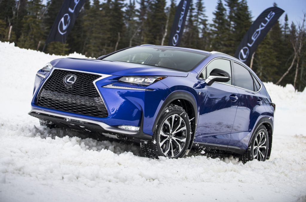 Le système de traction intégrale hybride de Lexus expliqué