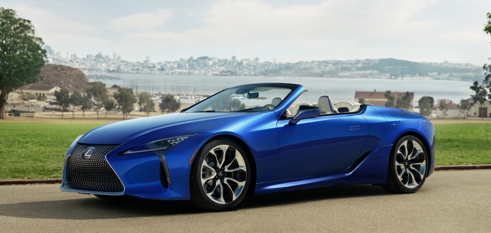 Le cabriolet Lexus, pour profiter pleinement du printemps, de l’été et de l’automne